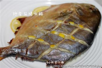 柠香盐烤鲳鱼怎么做，柠香盐烤鲳鱼怎么做好吃，柠香盐烤鲳鱼做法