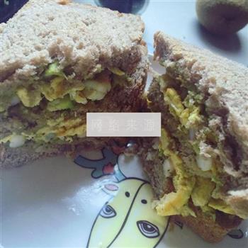 牛油果虾仁鸡蛋三明治怎么做，牛油果虾仁鸡蛋三明治怎么做好吃，牛油果虾仁鸡蛋三明治做法
