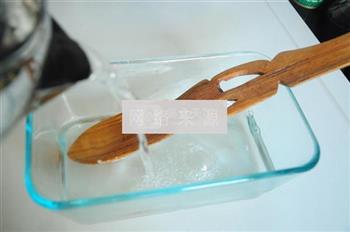 黑加仑冰粉怎么做，黑加仑冰粉怎么做好吃，黑加仑冰粉做法