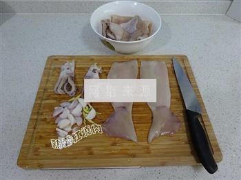 铁板鱿鱼怎么做，铁板鱿鱼怎么做好吃，铁板鱿鱼做法