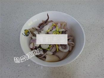 铁板鱿鱼怎么做，铁板鱿鱼怎么做好吃，铁板鱿鱼做法