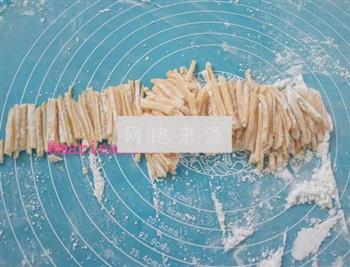 黑芝麻沙琪玛怎么做，黑芝麻沙琪玛怎么做好吃，黑芝麻沙琪玛做法