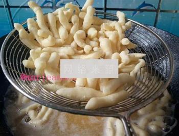 黑芝麻沙琪玛怎么做，黑芝麻沙琪玛怎么做好吃，黑芝麻沙琪玛做法