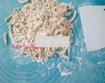 黑芝麻沙琪玛怎么做，黑芝麻沙琪玛怎么做好吃，黑芝麻沙琪玛做法
