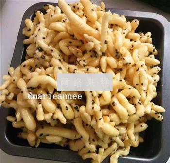 黑芝麻沙琪玛怎么做，黑芝麻沙琪玛怎么做好吃，黑芝麻沙琪玛做法