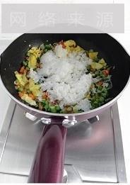 金枪鱼什锦炒饭怎么做，金枪鱼什锦炒饭怎么做好吃，金枪鱼什锦炒饭做法