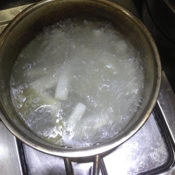 番茄沙司炒年糕怎么做，番茄沙司炒年糕怎么做好吃，番茄沙司炒年糕做法