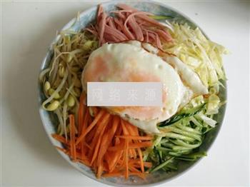 韩式辣椒拌冷面怎么做，韩式辣椒拌冷面怎么做好吃，韩式辣椒拌冷面做法