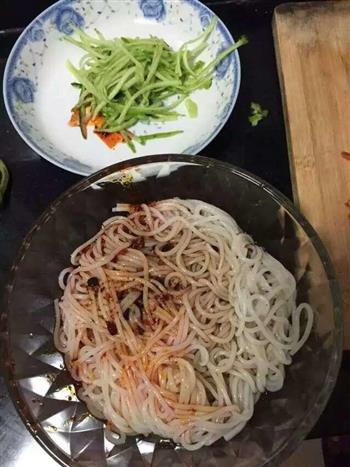 凉拌米线怎么做，凉拌米线怎么做好吃，凉拌米线做法