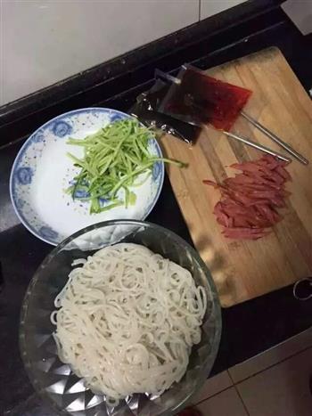 凉拌米线怎么做，凉拌米线怎么做好吃，凉拌米线做法