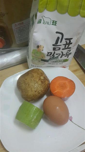 土豆小饼怎么做，土豆小饼怎么做好吃，土豆小饼做法