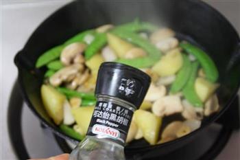嫩煎牛排佐杂蔬怎么做，嫩煎牛排佐杂蔬怎么做好吃，嫩煎牛排佐杂蔬做法