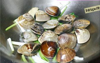 虾仁豆腐海蛤汤怎么做，虾仁豆腐海蛤汤怎么做好吃，虾仁豆腐海蛤汤做法