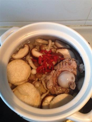 群蘑乱舞—菌汤怎么做，群蘑乱舞—菌汤怎么做好吃，群蘑乱舞—菌汤做法