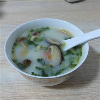 群蘑乱舞—菌汤怎么做，群蘑乱舞—菌汤怎么做好吃，群蘑乱舞—菌汤做法