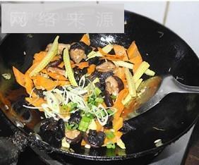 黑木耳炒三素怎么做，黑木耳炒三素怎么做好吃，黑木耳炒三素做法