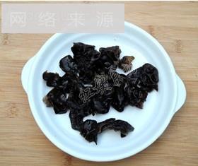 黑木耳炒三素怎么做，黑木耳炒三素怎么做好吃，黑木耳炒三素做法