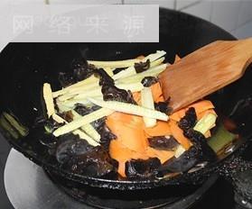 黑木耳炒三素怎么做，黑木耳炒三素怎么做好吃，黑木耳炒三素做法