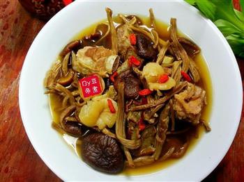 茶树菇排骨养生汤怎么做，茶树菇排骨养生汤怎么做好吃，茶树菇排骨养生汤做法