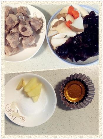 子排玉米杏鲍菇煲怎么做，子排玉米杏鲍菇煲怎么做好吃，子排玉米杏鲍菇煲做法