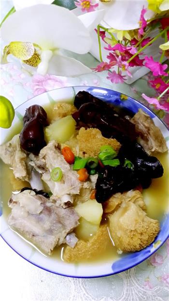 猴头菇排骨汤怎么做，猴头菇排骨汤怎么做好吃，猴头菇排骨汤做法