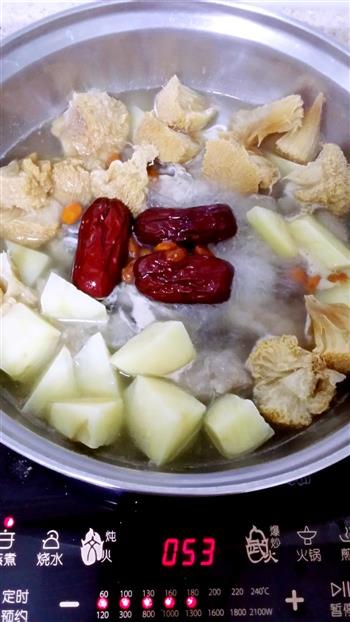 猴头菇排骨汤怎么做，猴头菇排骨汤怎么做好吃，猴头菇排骨汤做法