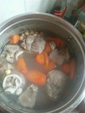 萝卜莲子芡实猪舌汤怎么做，萝卜莲子芡实猪舌汤怎么做好吃，萝卜莲子芡实猪舌汤做法