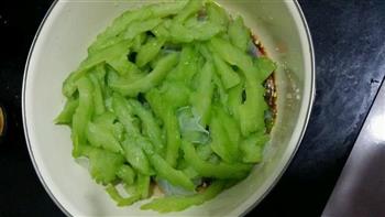 苦瓜拌粉皮怎么做，苦瓜拌粉皮怎么做好吃，苦瓜拌粉皮做法