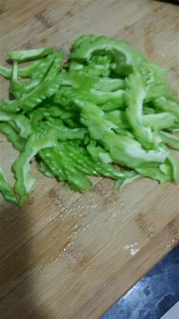 苦瓜拌粉皮怎么做，苦瓜拌粉皮怎么做好吃，苦瓜拌粉皮做法