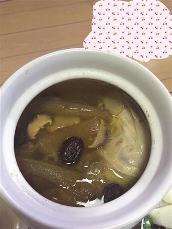 砂锅竹荪煨鸡汤怎么做，砂锅竹荪煨鸡汤怎么做好吃，砂锅竹荪煨鸡汤做法