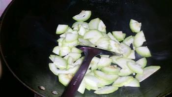 胡瓜鸡蛋鲜贝汤怎么做，胡瓜鸡蛋鲜贝汤怎么做好吃，胡瓜鸡蛋鲜贝汤做法