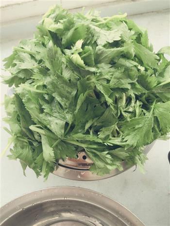 芹菜麦饭怎么做，芹菜麦饭怎么做好吃，芹菜麦饭做法