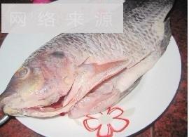 番茄烧鲫鱼怎么做，番茄烧鲫鱼怎么做好吃，番茄烧鲫鱼做法