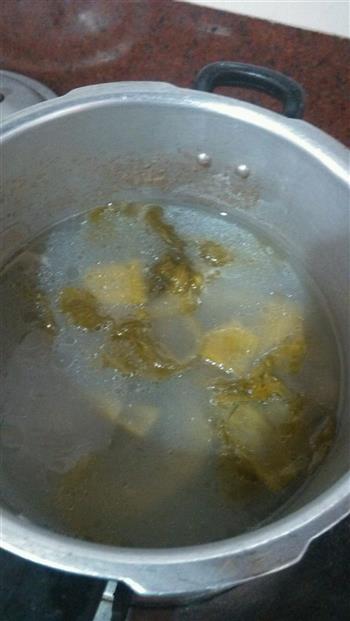 咸菜粉肠汤怎么做，咸菜粉肠汤怎么做好吃，咸菜粉肠汤做法