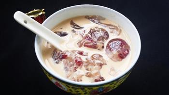 奶茶蔓越莓冰冰粉怎么做，奶茶蔓越莓冰冰粉怎么做好吃，奶茶蔓越莓冰冰粉做法