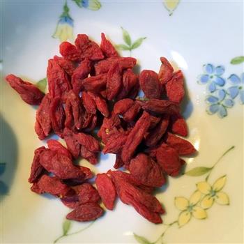 虫草花玉米煲龙骨怎么做，虫草花玉米煲龙骨怎么做好吃，虫草花玉米煲龙骨做法
