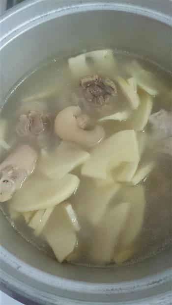 电饭锅猪脚竹笋汤怎么做，电饭锅猪脚竹笋汤怎么做好吃，电饭锅猪脚竹笋汤做法