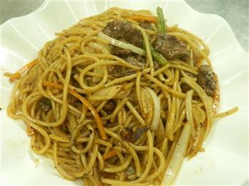 黑椒牛肉炒意粉怎么做，黑椒牛肉炒意粉怎么做好吃，黑椒牛肉炒意粉做法