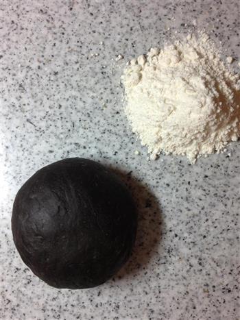 手擀意式黑珍珠面怎么做，手擀意式黑珍珠面怎么做好吃，手擀意式黑珍珠面做法