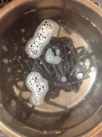 奶油白酱黑珍珠面怎么做，奶油白酱黑珍珠面怎么做好吃，奶油白酱黑珍珠面做法