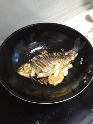 超美味红烧爆鲫鱼怎么做，超美味红烧爆鲫鱼怎么做好吃，超美味红烧爆鲫鱼做法