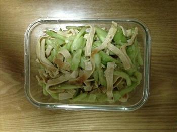 黄瓜丝拌豆腐丝怎么做，黄瓜丝拌豆腐丝怎么做好吃，黄瓜丝拌豆腐丝做法