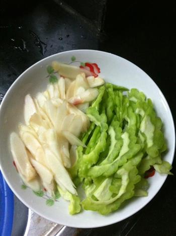 仔姜拌苦瓜怎么做，仔姜拌苦瓜怎么做好吃，仔姜拌苦瓜做法