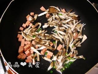 菌菇魔芋菜饭怎么做，菌菇魔芋菜饭怎么做好吃，菌菇魔芋菜饭做法