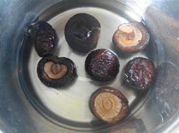 双菇排骨汤怎么做，双菇排骨汤怎么做好吃，双菇排骨汤做法