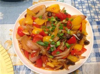 五彩椒炒蘑菇怎么做，五彩椒炒蘑菇怎么做好吃，五彩椒炒蘑菇做法