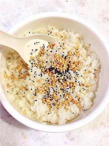 黑芝麻玉米肠饭团怎么做，黑芝麻玉米肠饭团怎么做好吃，黑芝麻玉米肠饭团做法