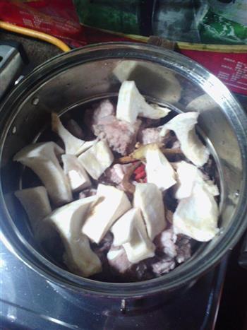 榴莲壳排骨汤怎么做，榴莲壳排骨汤怎么做好吃，榴莲壳排骨汤做法