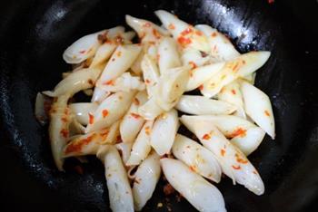 辣炒肠粉怎么做，辣炒肠粉怎么做好吃，辣炒肠粉做法