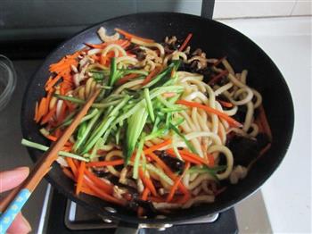 黑椒肉丝炒土豆粉怎么做，黑椒肉丝炒土豆粉怎么做好吃，黑椒肉丝炒土豆粉做法
